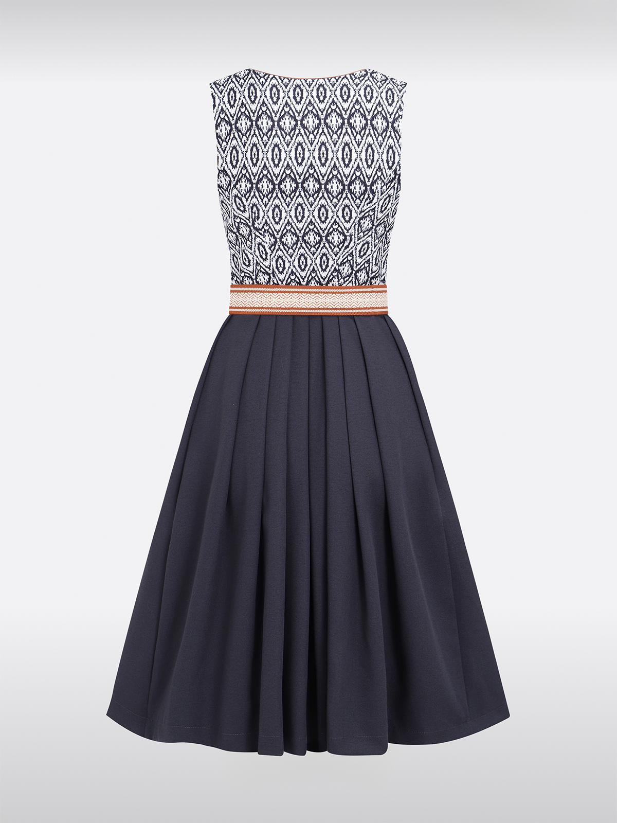 Oktoberfest 2025: Schwarze Dirndls - Die eleganten Stars der Trachtenszene