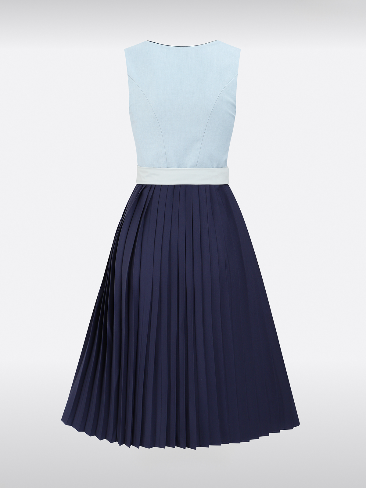 Blaues Eleganz per Mausklick: Die Kunst, das perfekte Dirndl blau online zu finden