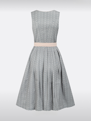 Dirndl met zip aan de voorkant, dirndl rechte sectie en sectie Dirndl: elegantie en functionaliteit in traditionele kostuums