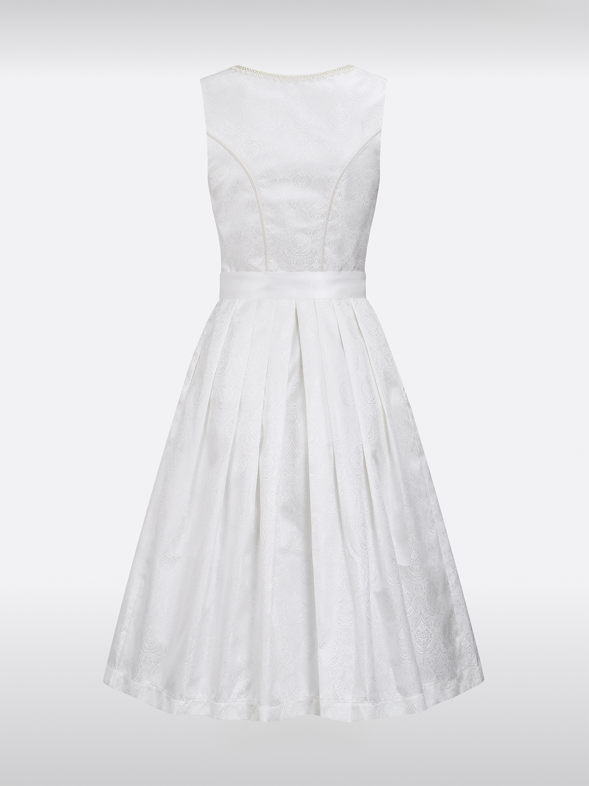 The Renaissance of the Dirndl blouse: modern interpretations of traditional costume for 2025