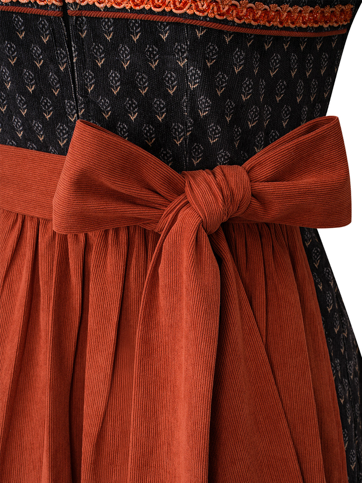 Musta sydämen pääntie dirndl kitty