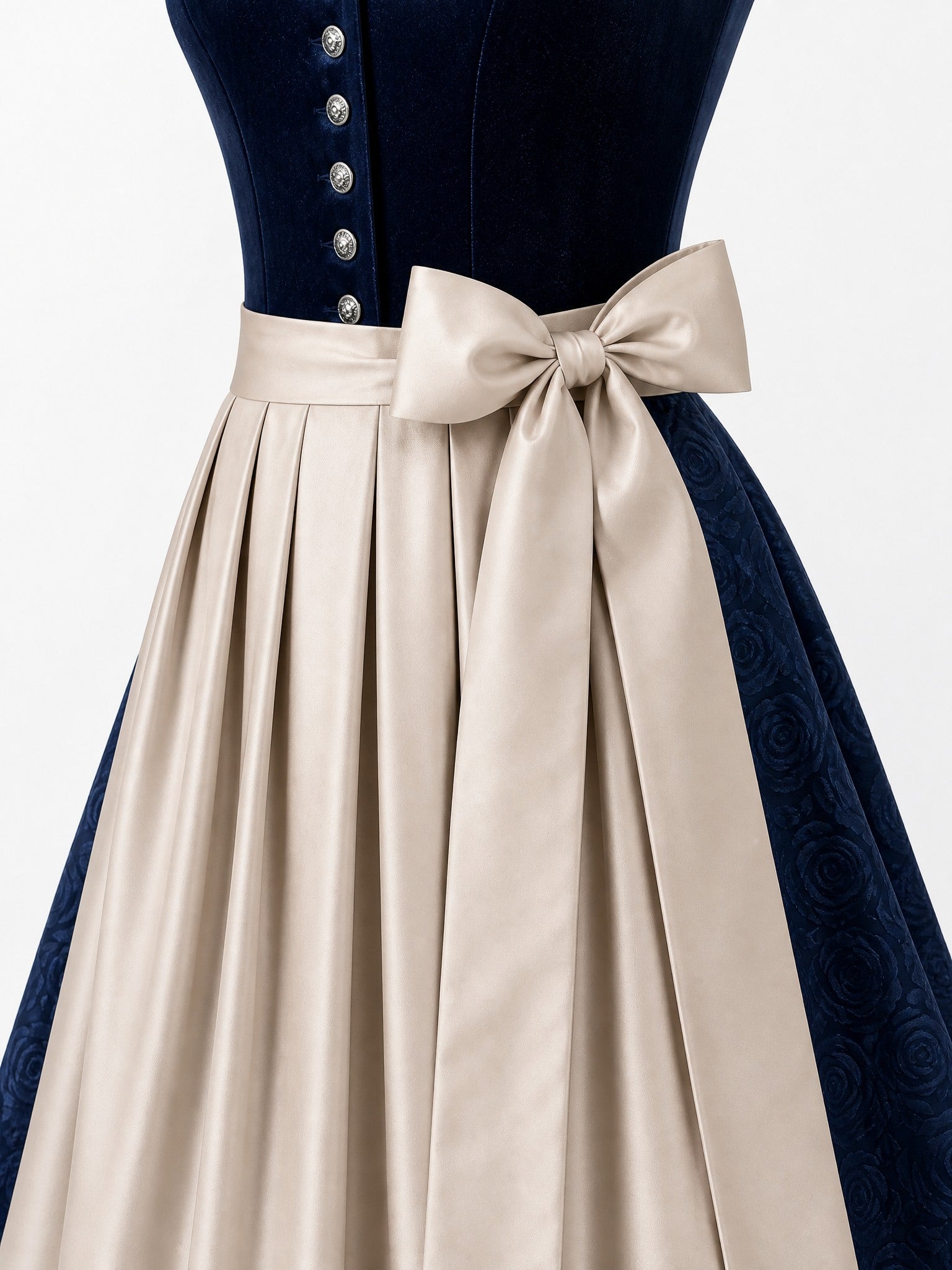 Dirndl Anika in Beigegrau mit Champagner Schürze - Detailansicht Taille und Schleife