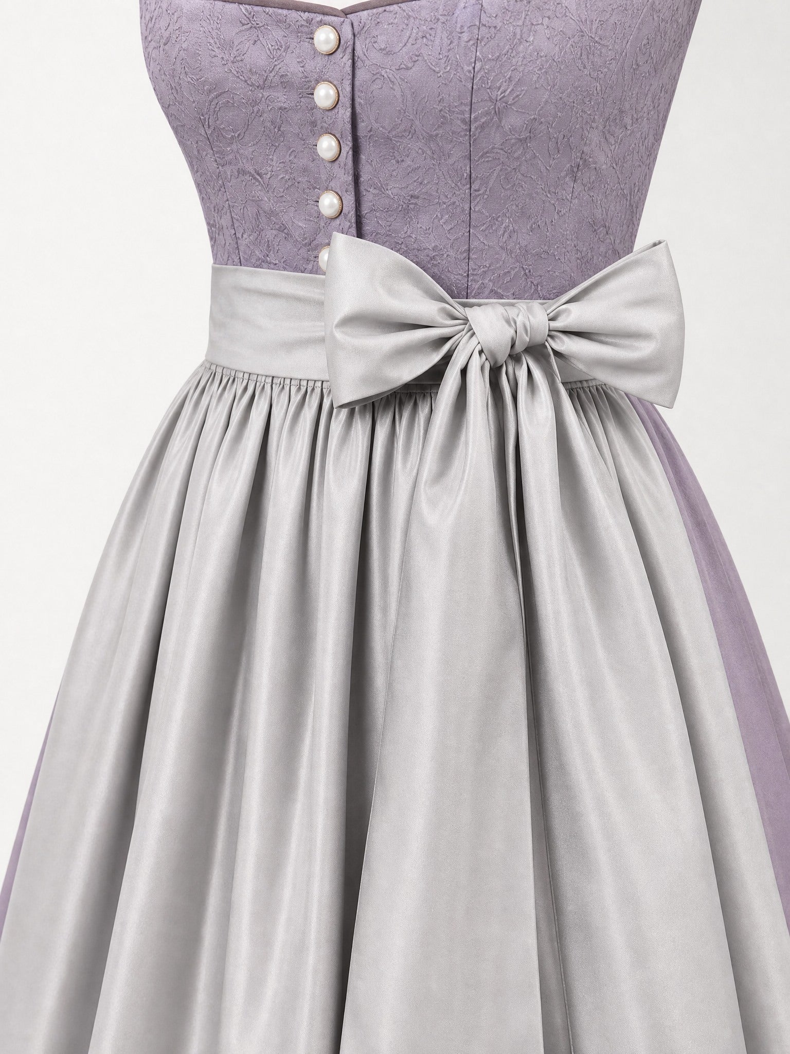 Dirndl Juliana in Rauchflieder mit Perlgrau Schürze - Detailansicht Taille und Schleife