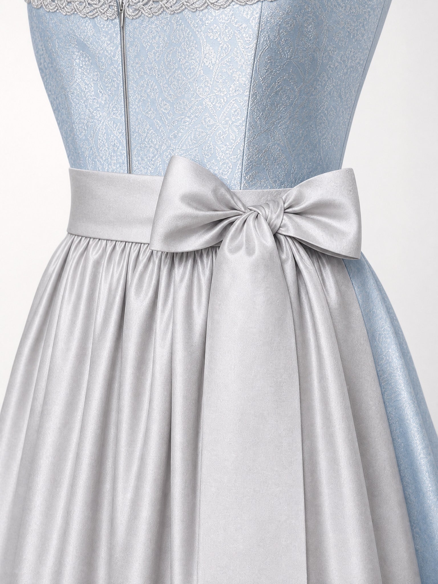 Dirndl Rosalie in Tonbeige mit Eukalyptusgrün Schürze - Detailansicht Taille und Schleife