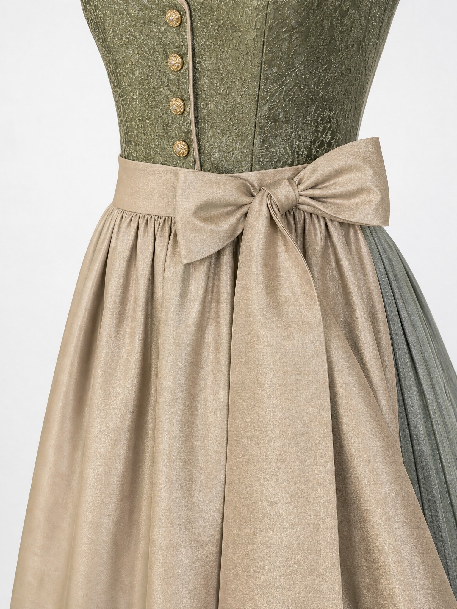 Dirndl Anna in Moosgrün mit Warmer Sand Schürze - Detailansicht Taille und Schleife