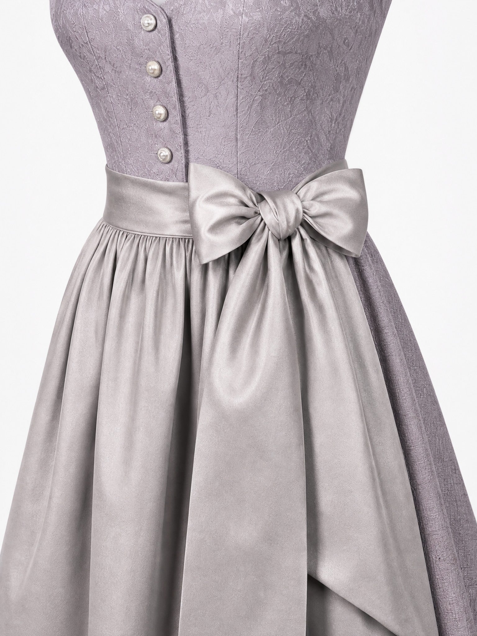 Dirndl Karla in Rauchflieder mit Perlgrau Schürze - Detailansicht Taille und Schleife